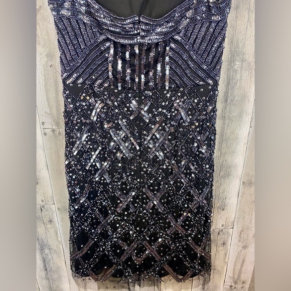 Adrianna Papell Cap Sleeve Envelope Back Sequin Dress in Navy Size 6. - Picture 8 of 16